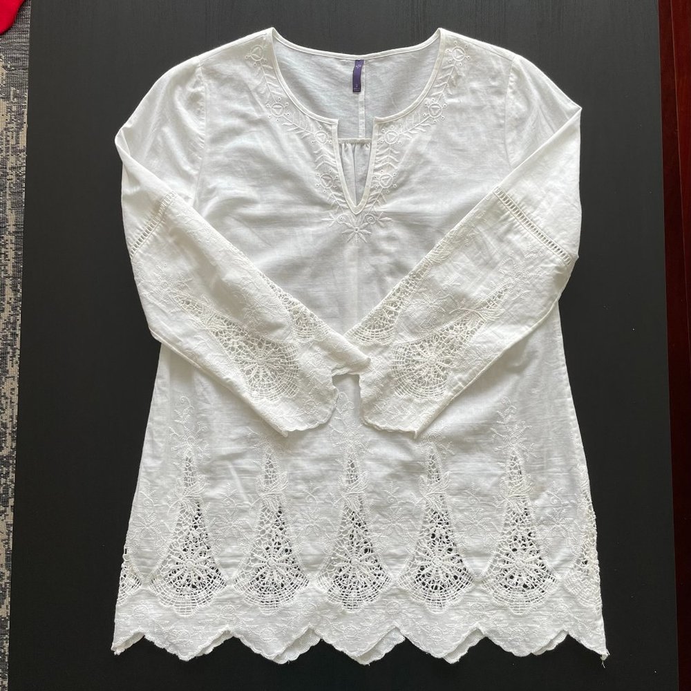 White eyelet, tunic, womens size small, brand: NYJD, Eyelet bottom and sleeves